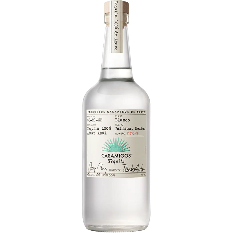 Casamigos Blanco tequila in een heldere fles met crèmekleurig etiket.