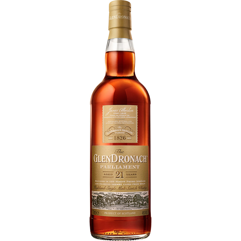 GlenDronach 21 jaar oud Parliament Schotse maltwhisky in een fles met goudkleurig etiket.