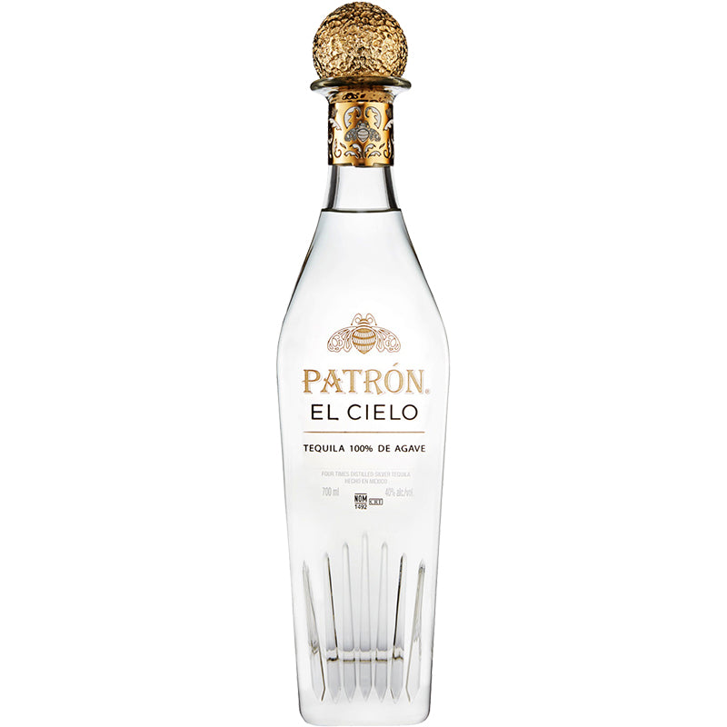 Patron El Cielo tequila in een lichte fles met goudkleurige ronde stop.