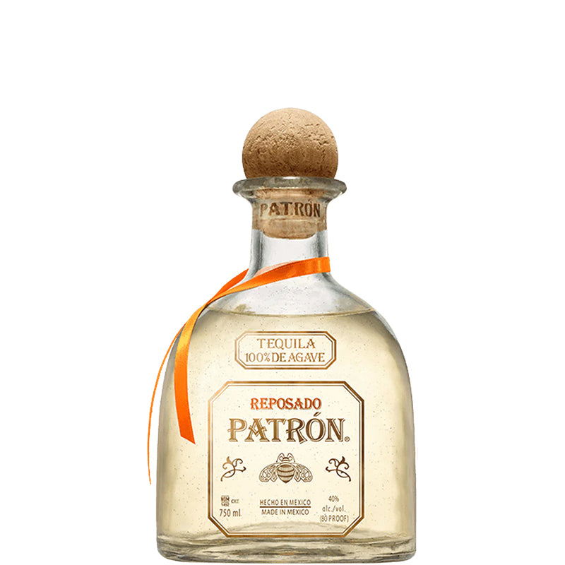 Patron Reposado tequila in een brede heldere fles met ronde kurk.