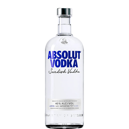 Absolut Vodka van 1 liter in een heldere fles met blauwe letters.