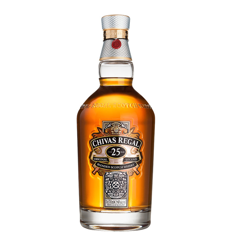 Chivas Regal 25 jaar oud blended Scotch whisky in een brede fles met groot 25-etiket.