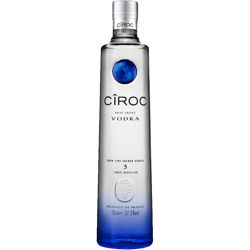 Ciroc Vodka van 3 liter in een hoge heldere fles met blauwe voet en blauw logo.