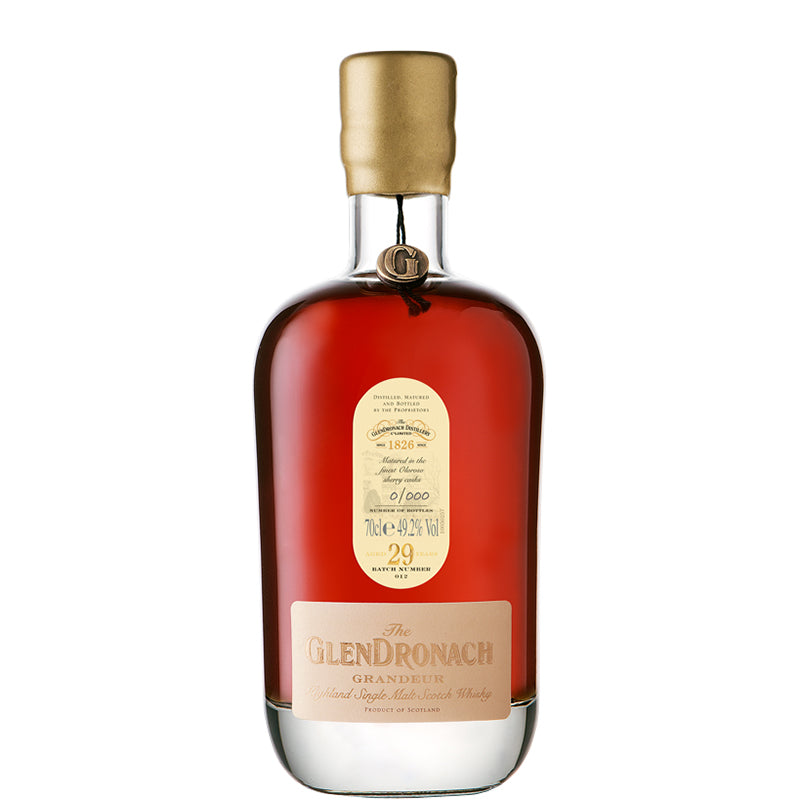 GlenDronach 29 Grandeur Batch 12 Schotse maltwhisky in een brede fles met goudkleurige hals.
