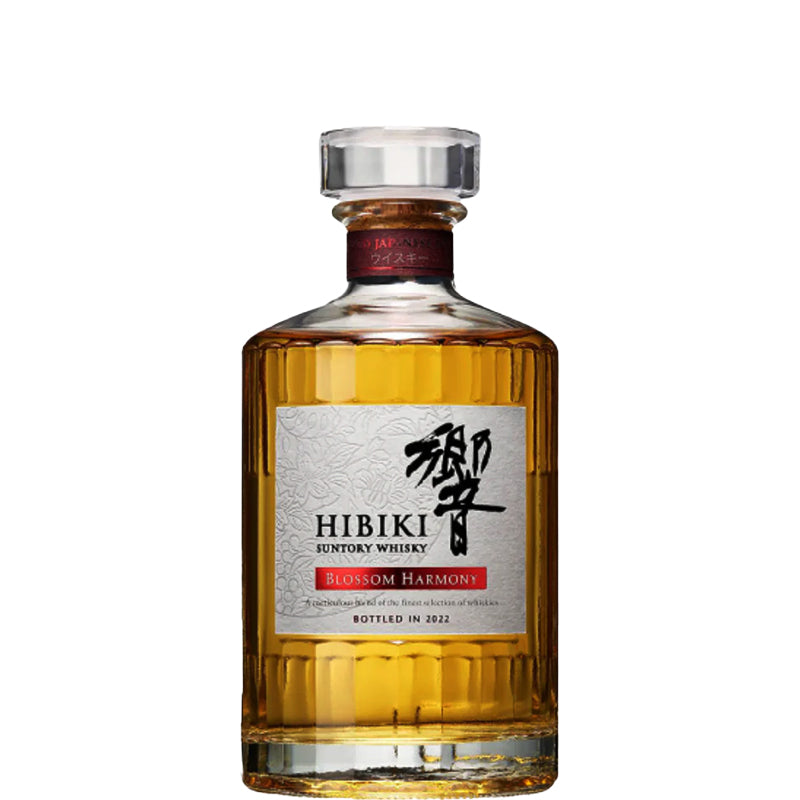 Hibiki Blossom Harmony Japanse whisky in een gefacetteerde fles met Japans etiket.