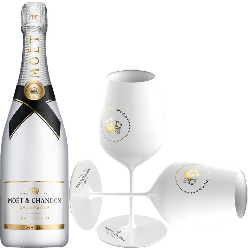 Moët & Chandon Ice Imperial champagne in een witte fles met twee witte champagneglazen.