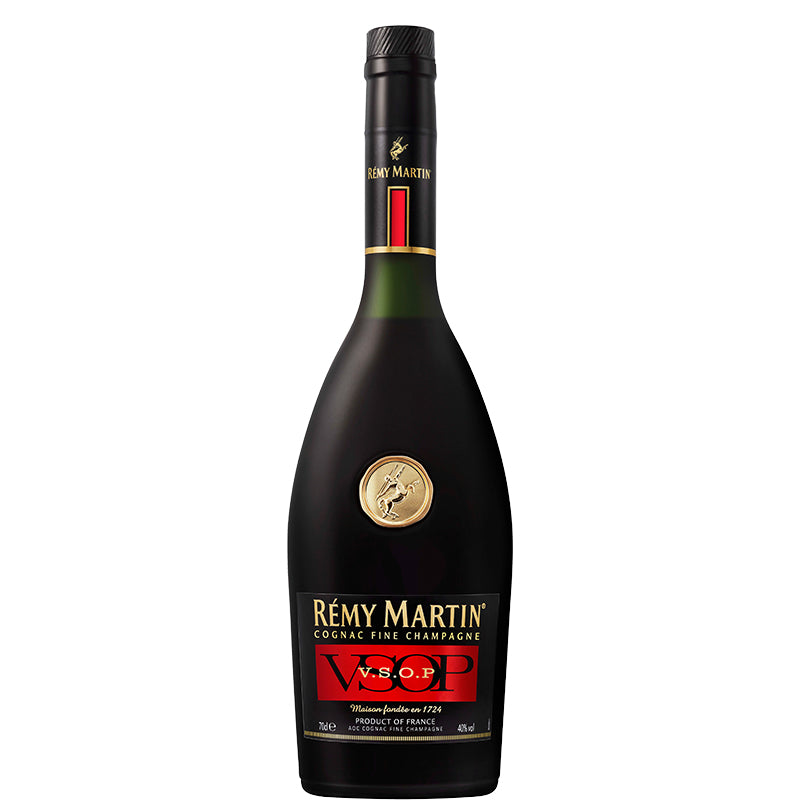 Remy Martin VSOP cognac in een donkere matte fles met zwart-gouden etiket.